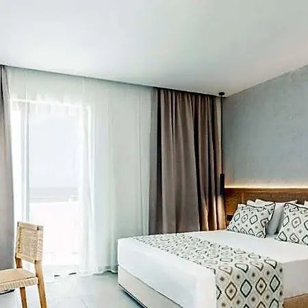 Blue Sea Island Szálloda 4*