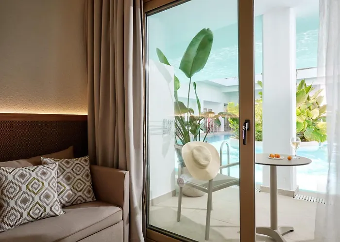 מלון Blue Sea Island 4*